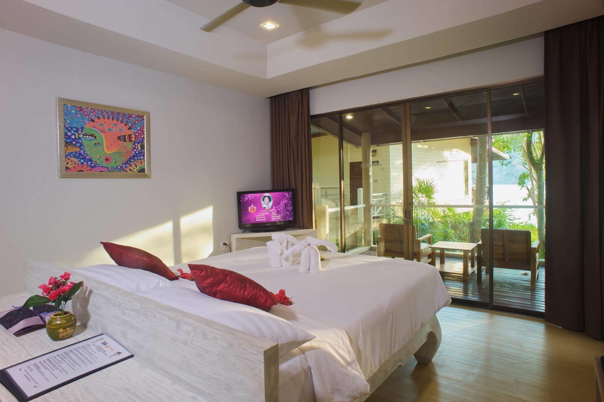 Phi Phi Bayview Premier Resort Екстер'єр фото